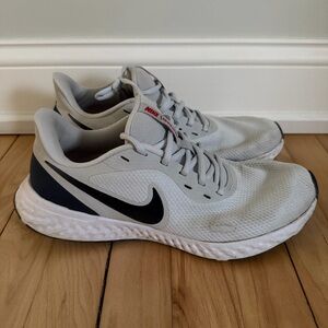 Nike | Men’s Revolution 5 sneakers, 10.5